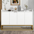 Verstellbare Ablagen an dem Sideboard aus Samt und Holzwerkstoff