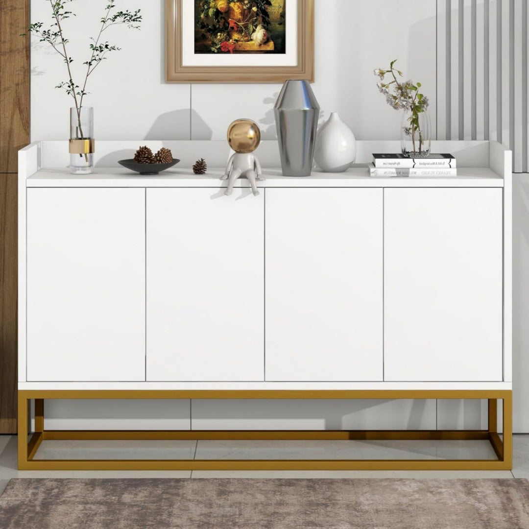 Verstellbare Ablagen an dem Sideboard aus Samt und Holzwerkstoff