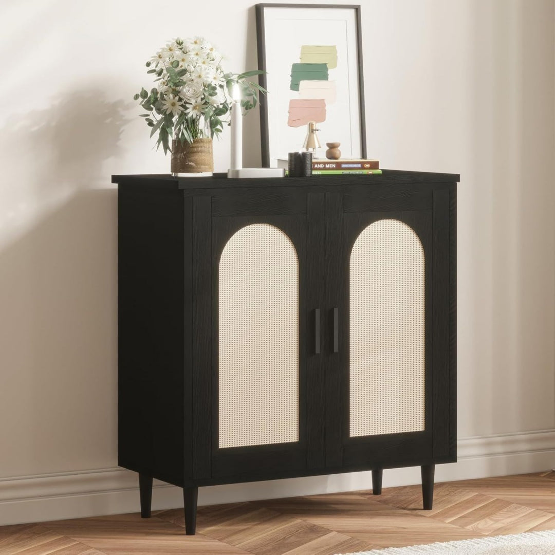 Sideboard mit geflochtenen Elementen