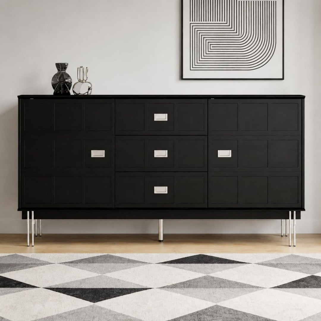 2 Tueren praegen die Gestaltung von dem Sideboard