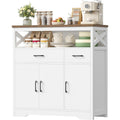 3 Tueren praegen das Sideboard in Weiss