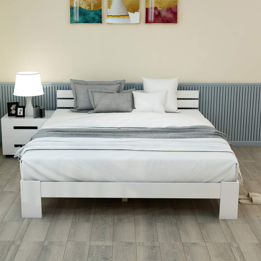 Das Bettgestell vereint Form und Holzoptik