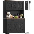 Verstellbare Ablagen und sanft schliessende Fronten an dem Sideboard