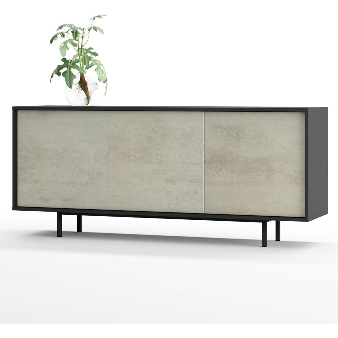 Sideboard verbindet verstellbare Ablagen und grifflose Fronten